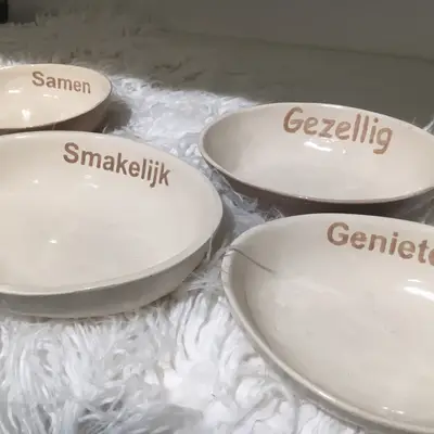 Schaaltjes met tekst